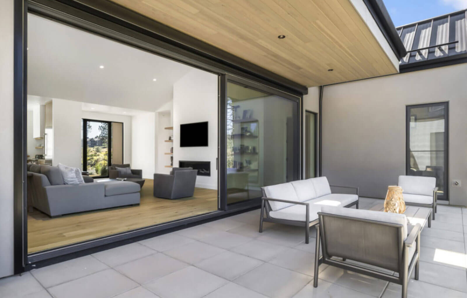 big bold beautiful living space 01