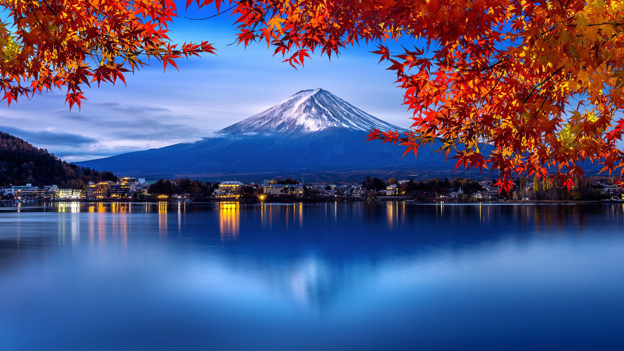 fuji-mountain-kawaguchiko-lake-morning-autumn-seasons-fuji-mountain-yamanachi-japan (1)